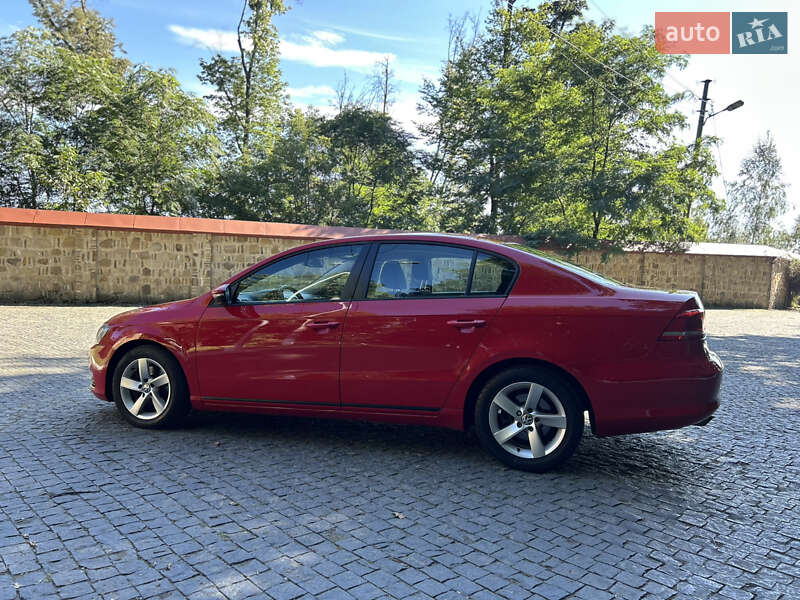 Седан Volkswagen Passat 2013 в Черновцах