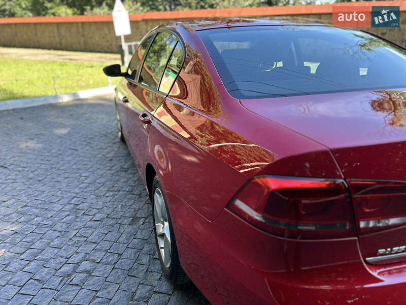 Седан Volkswagen Passat 2013 в Черновцах