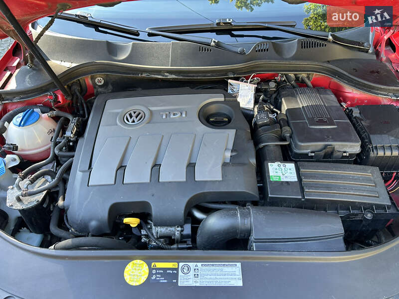 Седан Volkswagen Passat 2013 в Черновцах