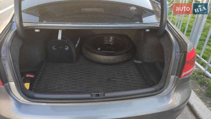 Седан Volkswagen Passat 2013 в Киеве