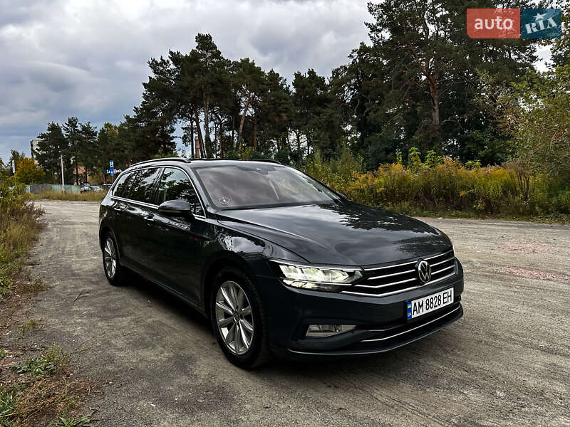 Універсал Volkswagen Passat 2021 в Житомирі