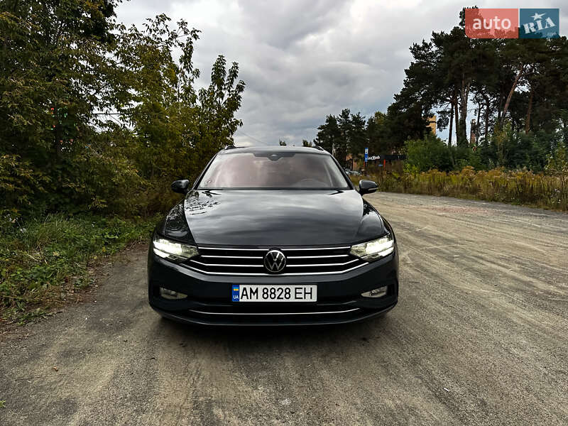 Універсал Volkswagen Passat 2021 в Житомирі