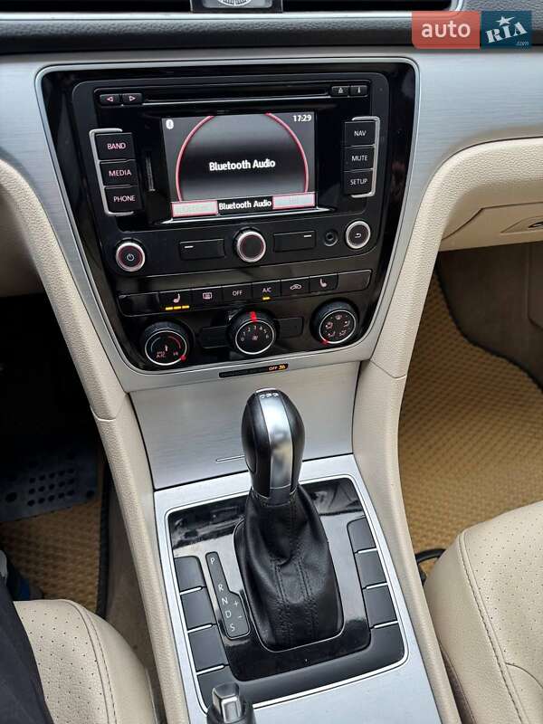 Седан Volkswagen Passat 2013 в Днепре