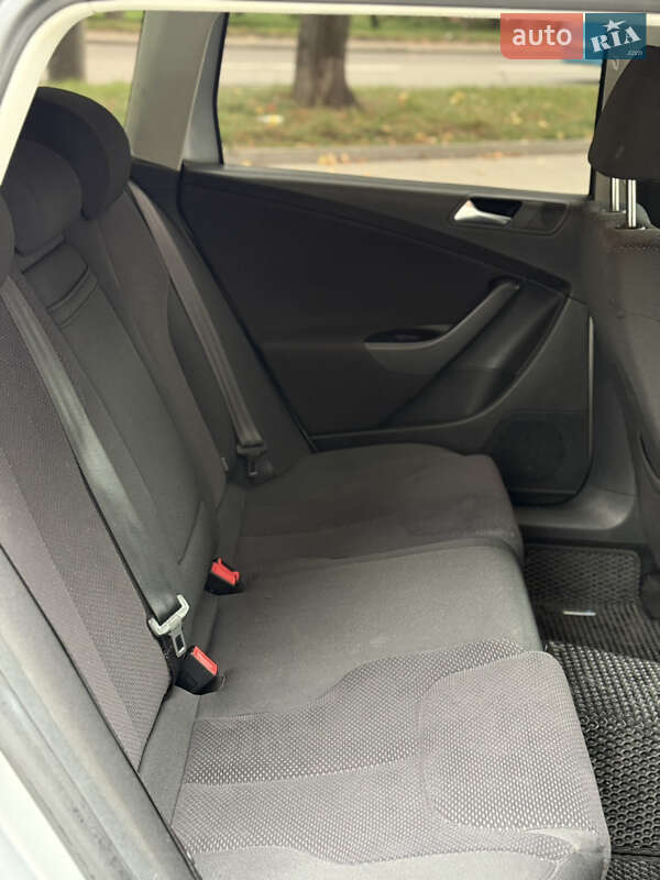 Универсал Volkswagen Passat 2009 в Ровно