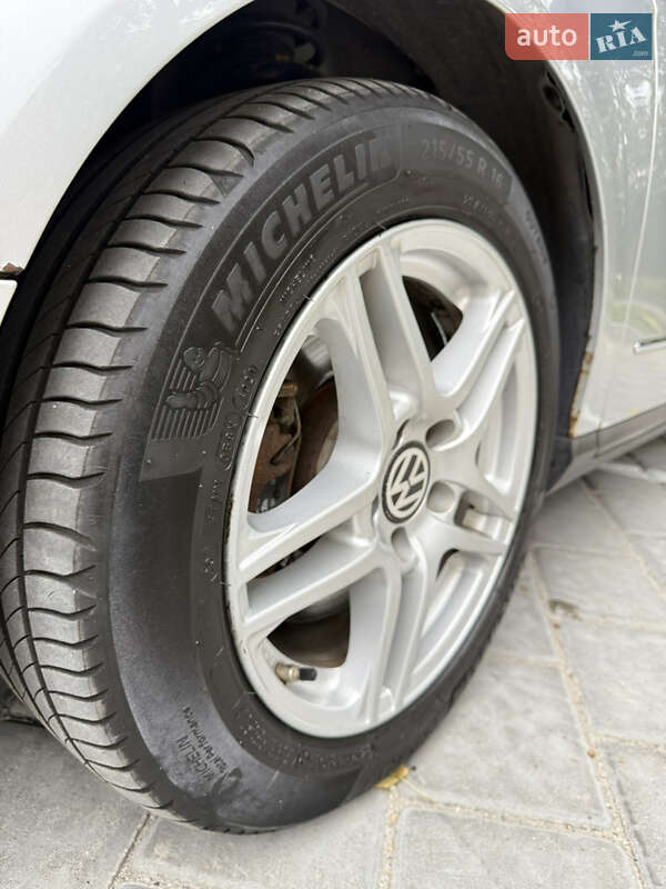 Универсал Volkswagen Passat 2009 в Ровно