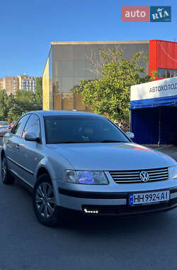 Седан Volkswagen Passat 1998 в Одесі