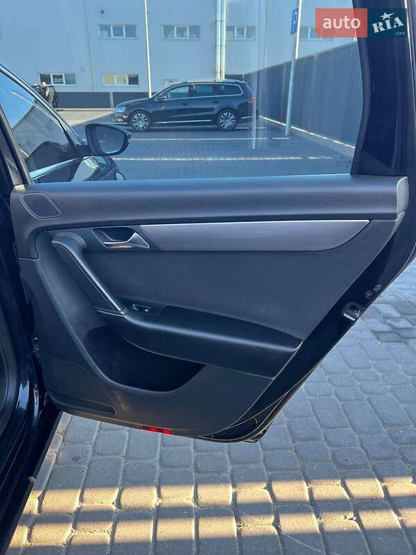 Універсал Volkswagen Passat 2011 в Мукачевому