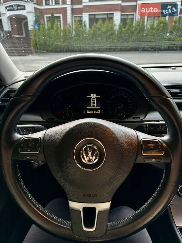 Седан Volkswagen Passat 2011 в Великом Березном