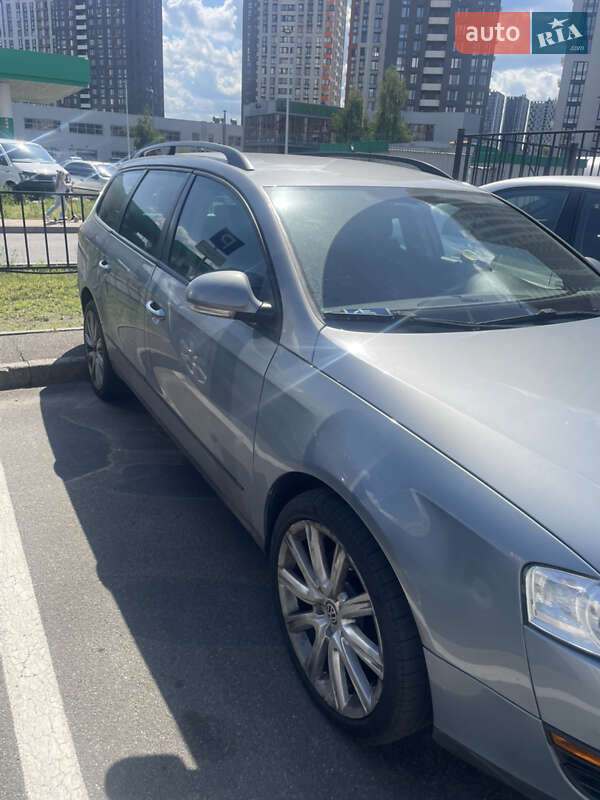 Универсал Volkswagen Passat 2009 в Киеве
