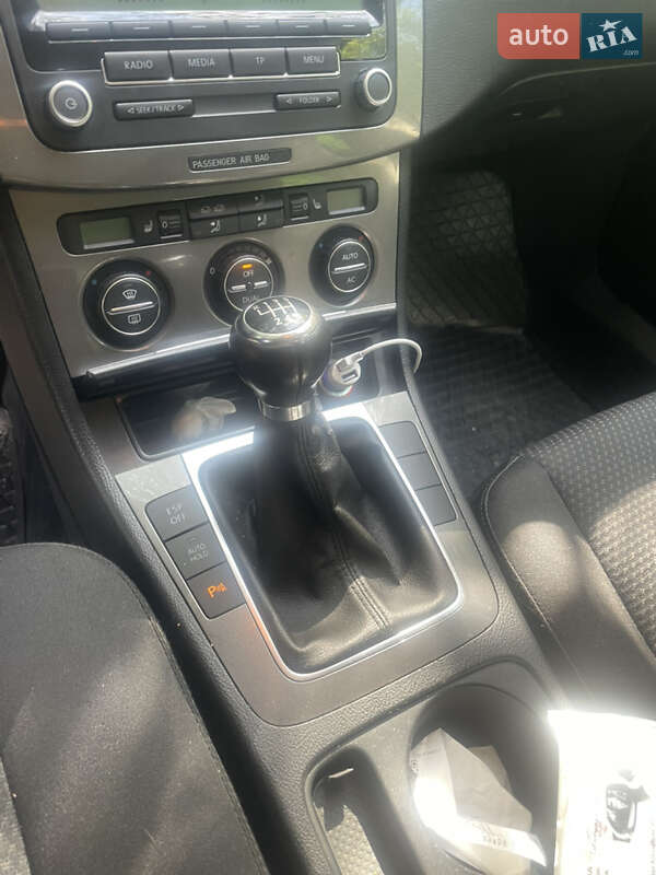 Универсал Volkswagen Passat 2009 в Киеве