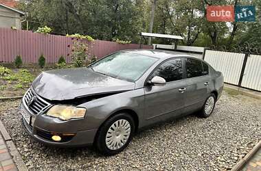 Седан Volkswagen Passat 2005 в Черновцах
