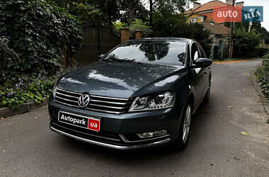 Седан Volkswagen Passat 2012 в Києві