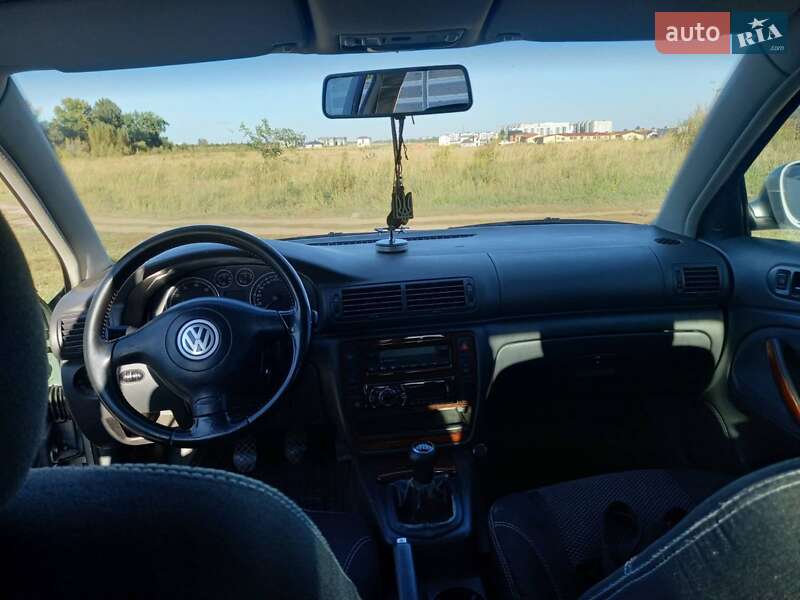 Седан Volkswagen Passat 2004 в Киеве