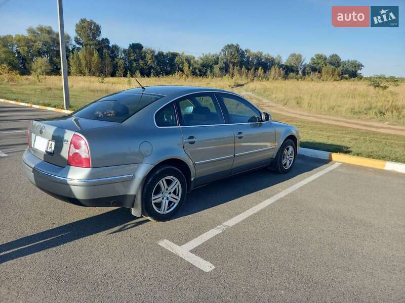 Седан Volkswagen Passat 2004 в Киеве
