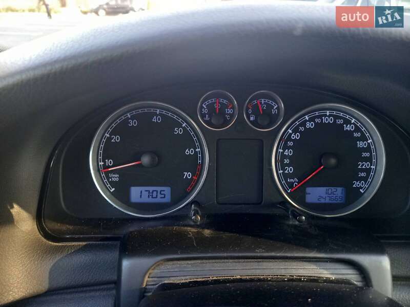 Седан Volkswagen Passat 2004 в Киеве