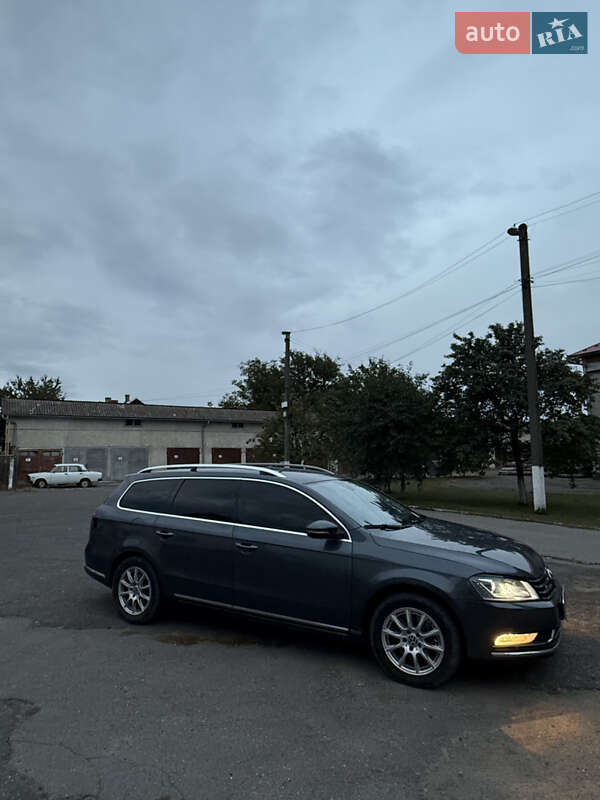 Универсал Volkswagen Passat 2012 в Сторожинце