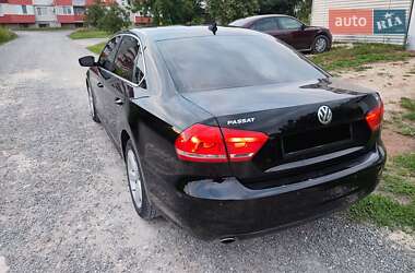 Седан Volkswagen Passat 2012 в Волочиську