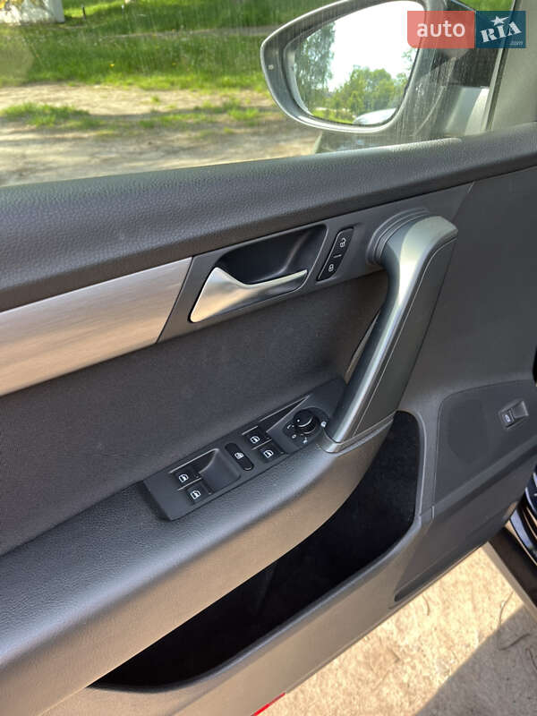 Универсал Volkswagen Passat 2011 в Казатине