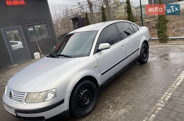 Седан Volkswagen Passat 1998 в Лозовой