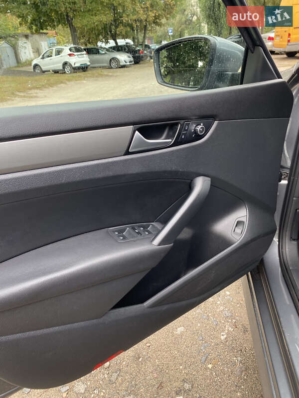 Седан Volkswagen Passat 2015 в Киеве