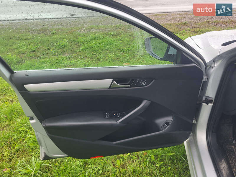 Седан Volkswagen Passat 2012 в Чернівцях фото 9 Седан Volkswagen Passat 2012 в Чернівцях