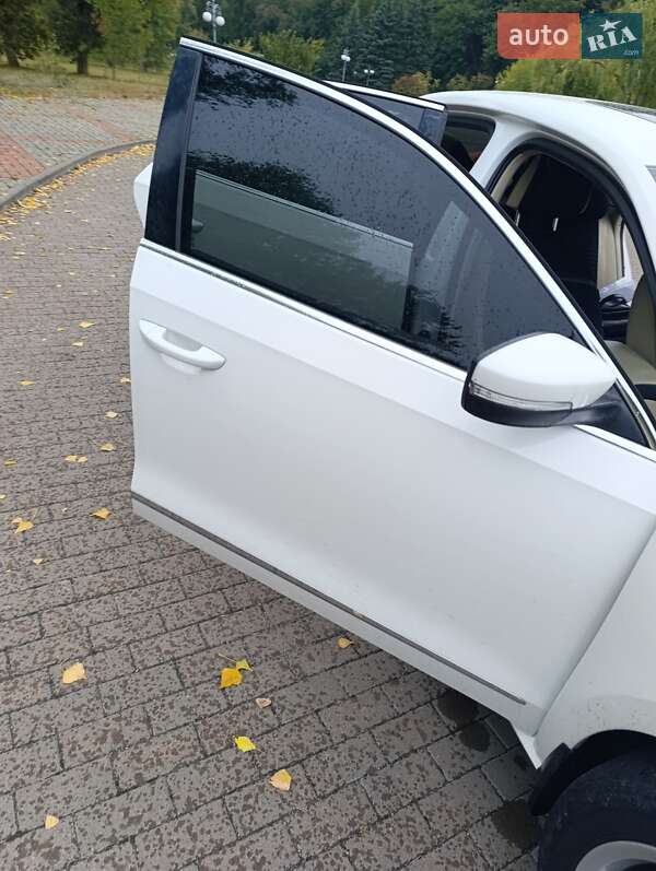 Седан Volkswagen Passat 2013 в Каневе