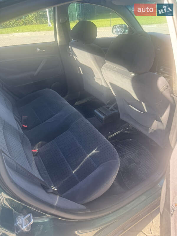 Седан Volkswagen Passat 2000 в Калуше