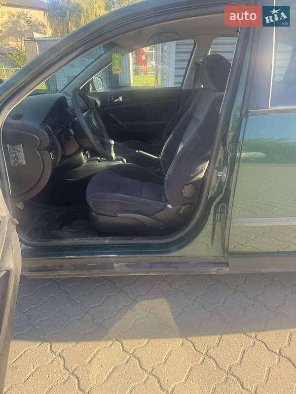 Седан Volkswagen Passat 2000 в Калуше