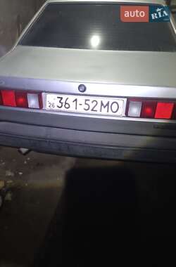 Седан Volkswagen Passat 1987 в Каменке