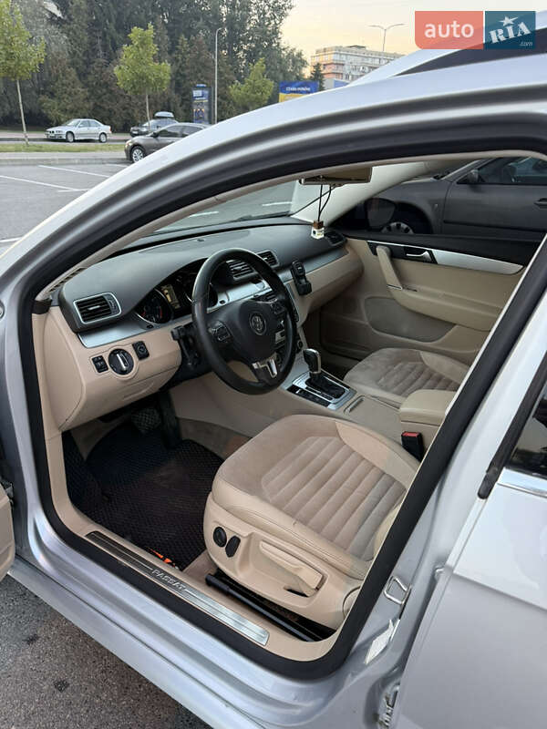 Универсал Volkswagen Passat 2011 в Киеве