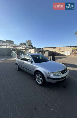 Седан Volkswagen Passat 2002 в Долинской
