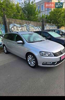 Універсал Volkswagen Passat 2012 в Нововолинську