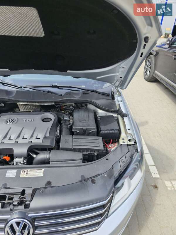 Универсал Volkswagen Passat 2012 в Нововолынске