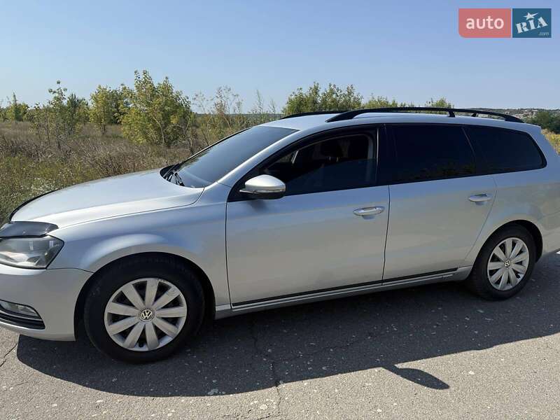 Универсал Volkswagen Passat 2011 в Новониколаевке