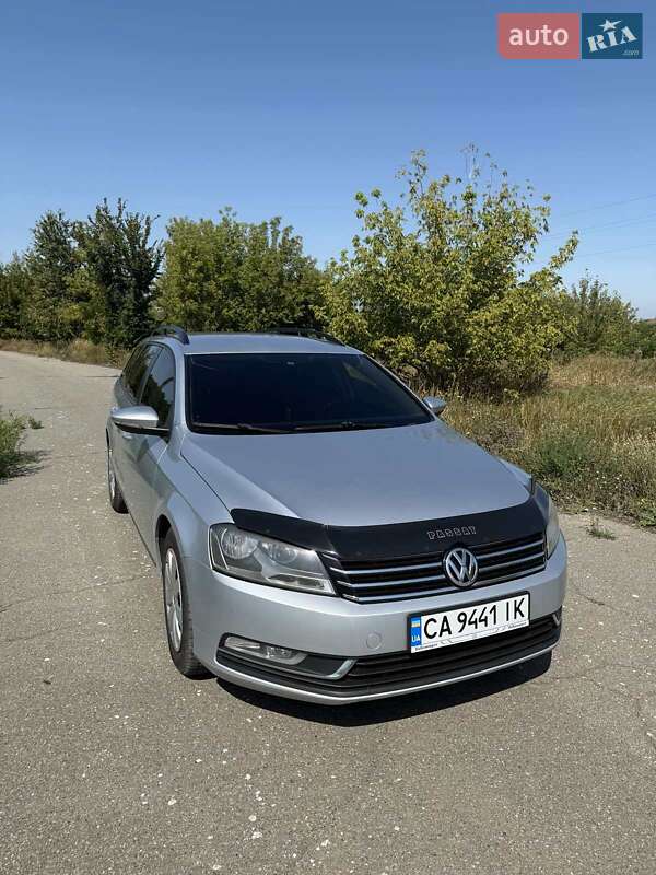 Универсал Volkswagen Passat 2011 в Новониколаевке