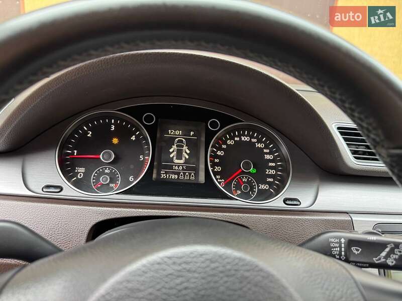 Універсал Volkswagen Passat 2011 в Яворові