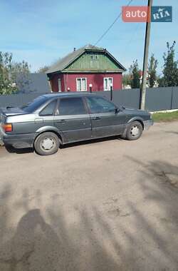 Седан Volkswagen Passat 1988 в Олевську