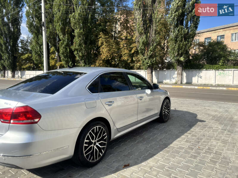 Седан Volkswagen Passat 2012 в Киеве