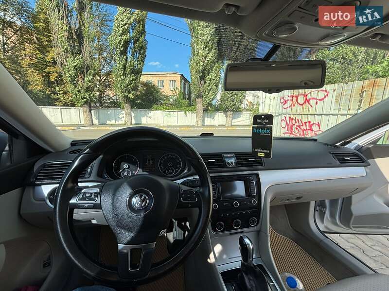 Седан Volkswagen Passat 2012 в Киеве