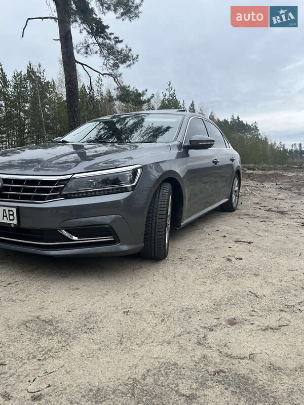 Седан Volkswagen Passat 2017 в Киеве
