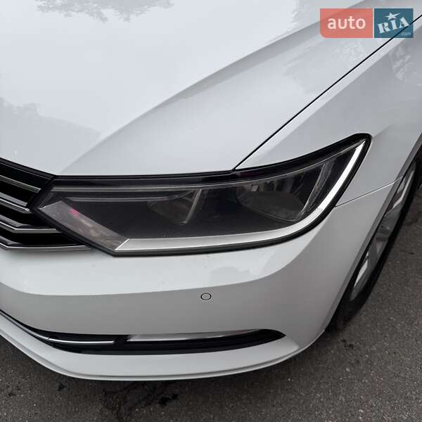 Седан Volkswagen Passat 2015 в Киеве