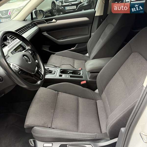 Седан Volkswagen Passat 2015 в Киеве