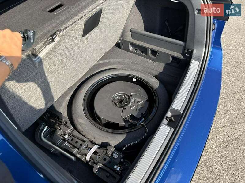 Універсал Volkswagen Passat 2024 в Івано-Франківську