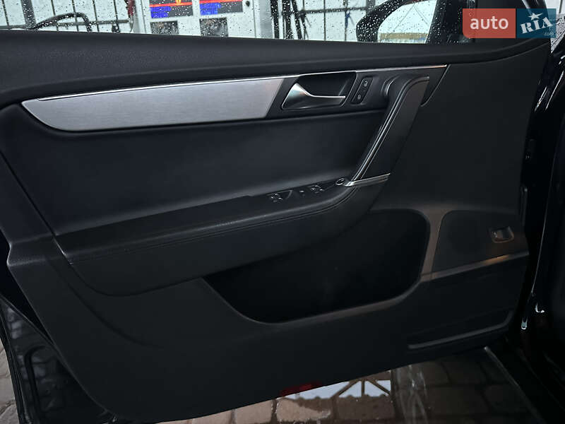 Універсал Volkswagen Passat 2010 в Харкові