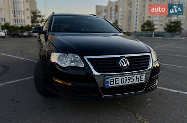 Універсал Volkswagen Passat 2005 в Миколаєві