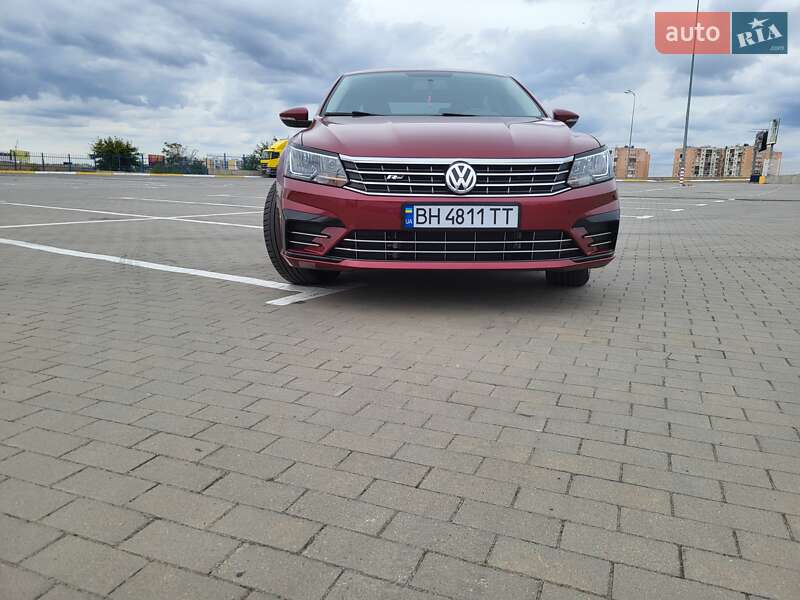 Седан Volkswagen Passat 2018 в Одессе