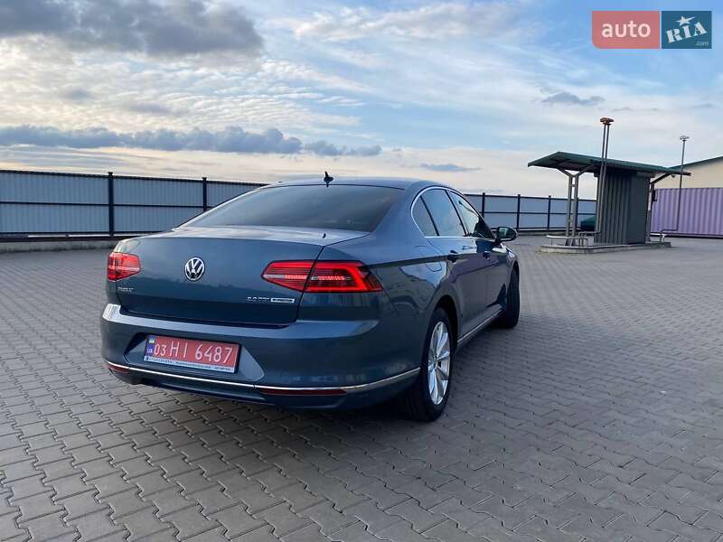 Седан Volkswagen Passat 2015 в Луцке