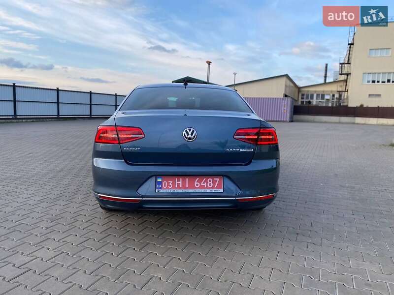 Седан Volkswagen Passat 2015 в Луцке