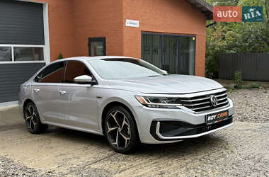 Седан Volkswagen Passat 2020 в Івано-Франківську