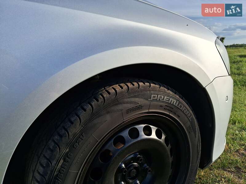 Універсал Volkswagen Passat 2011 в Києві фото 40 Універсал Volkswagen Passat 2011 в Києві